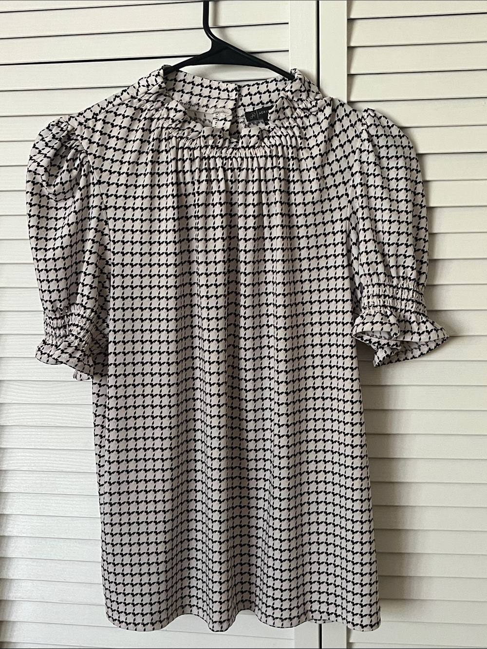 Adrianna Papell Black & White Houndstooth Puff-Sleeve Blouse